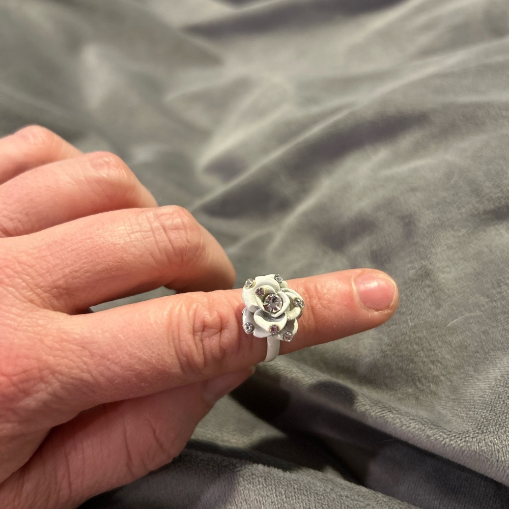 White Floral Rose Ring with Clear Crystal Center - Women Jewelry adjustable